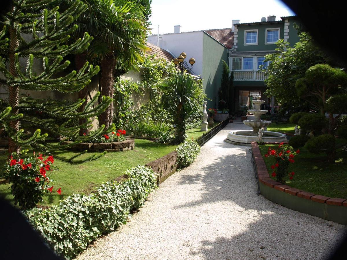 Villa-Angelina Langenzersdorf エクステリア 写真