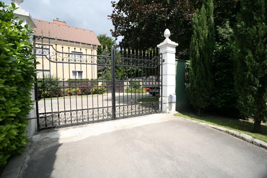 Villa-Angelina Langenzersdorf エクステリア 写真
